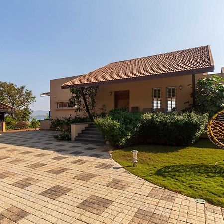Luna Villa By Stayvista - Lakeside Charm With Terrace, Lush Lawn & Modern Decor Nashik Exterior photo