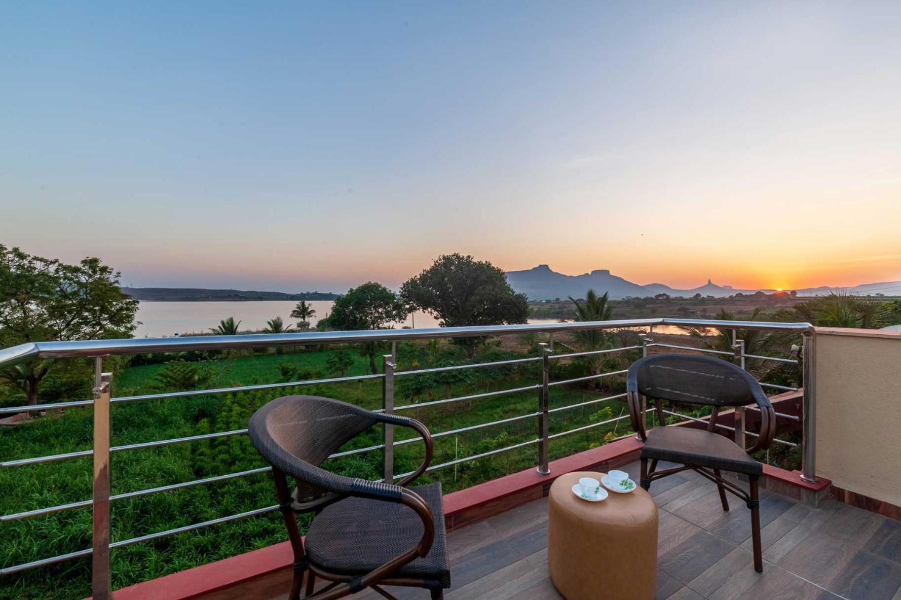Luna Villa By Stayvista - Lakeside Charm With Terrace, Lush Lawn & Modern Decor Nashik Exterior photo